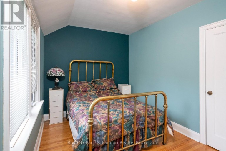 82 COLLEGE STREET W, Thunder Bay (College Heights), Ontario, P7A5J4