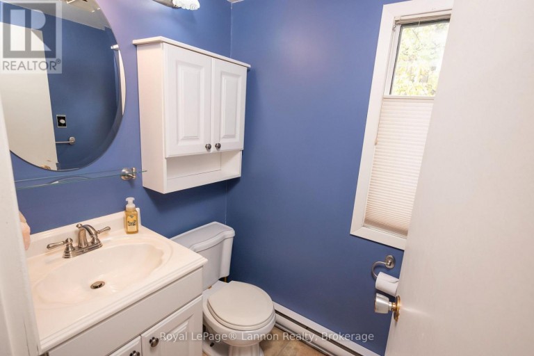 82 COLLEGE STREET W, Thunder Bay (College Heights), Ontario, P7A5J4