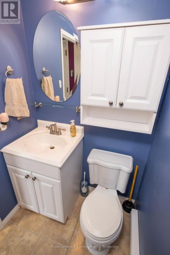 82 COLLEGE STREET W, Thunder Bay (College Heights), Ontario, P7A5J4
