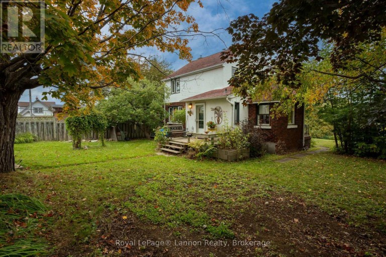 82 COLLEGE STREET W, Thunder Bay (College Heights), Ontario, P7A5J4