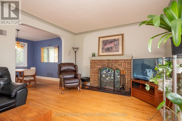 82 COLLEGE STREET W, Thunder Bay (College Heights), Ontario, P7A5J4