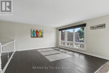 83 OLD MOSLEY STREET Wasaga Beach Ontario photo 10