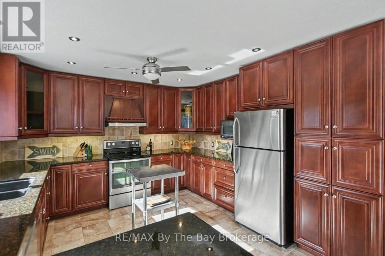 83 OLD MOSLEY STREET, Wasaga Beach, Ontario, L9Z2J5