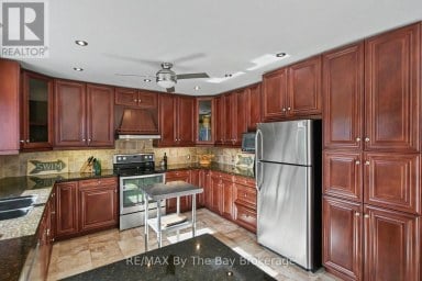 83 OLD MOSLEY STREET Wasaga Beach Ontario photo 18
