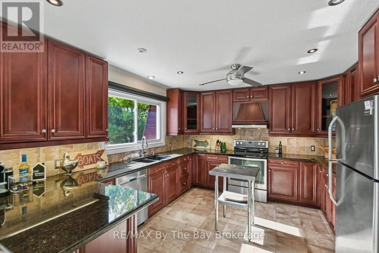 83 OLD MOSLEY STREET, Wasaga Beach, Ontario, L9Z2J5