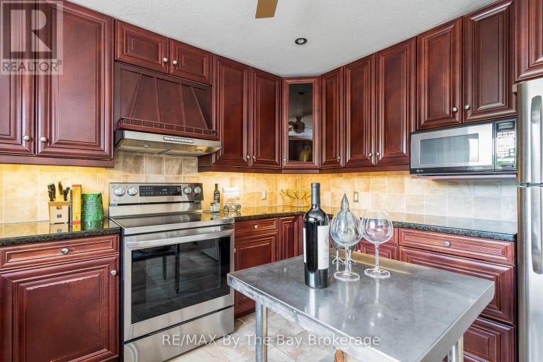 83 OLD MOSLEY STREET, Wasaga Beach, Ontario, L9Z2J5