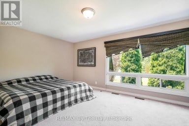 83 OLD MOSLEY STREET Wasaga Beach Ontario photo 24