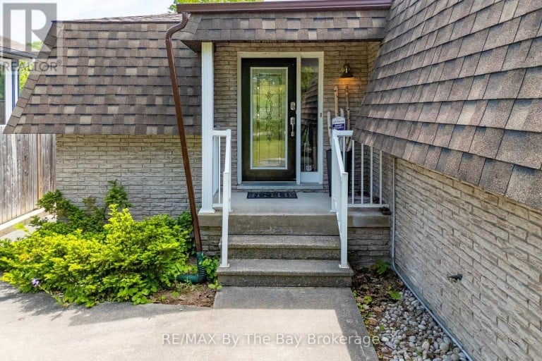 83 OLD MOSLEY STREET, Wasaga Beach, Ontario, L9Z2J5