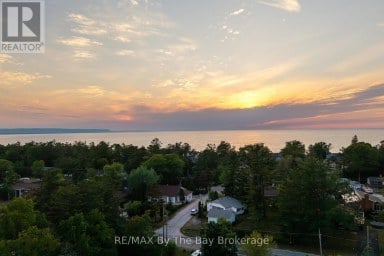 83 OLD MOSLEY STREET Wasaga Beach Ontario photo 4