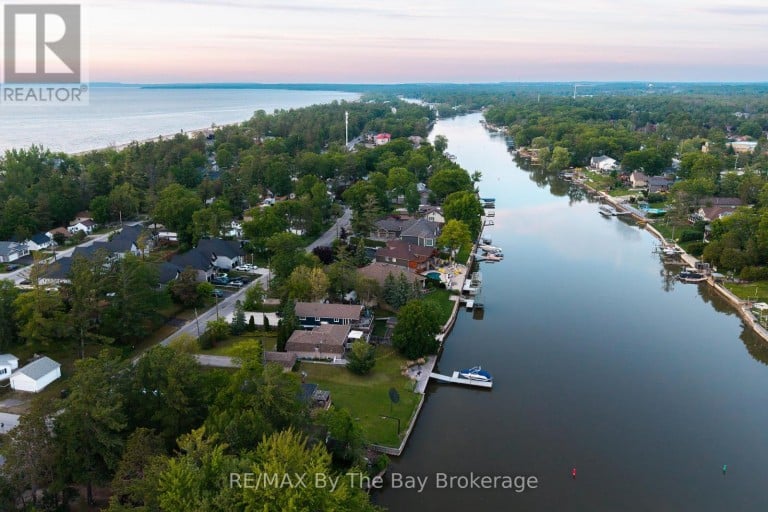 83 OLD MOSLEY STREET, Wasaga Beach, Ontario, L9Z2J5