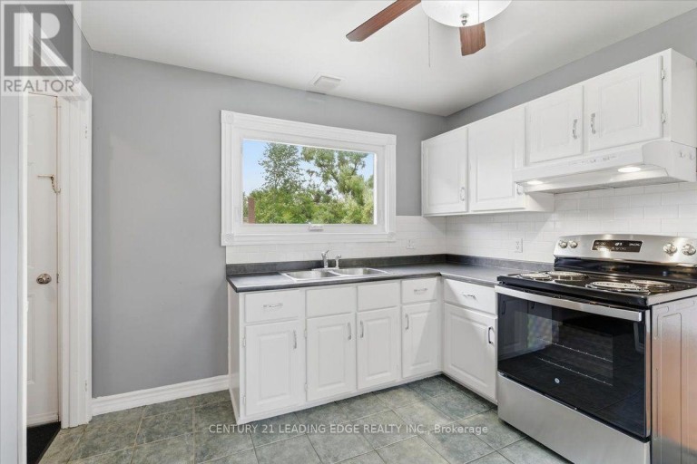300 ANNSHEILA DRIVE, Georgina (Keswick South), Ontario, L4P3A5