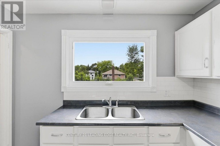 300 ANNSHEILA DRIVE, Georgina (Keswick South), Ontario, L4P3A5