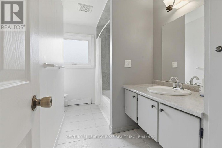 300 ANNSHEILA DRIVE, Georgina (Keswick South), Ontario, L4P3A5