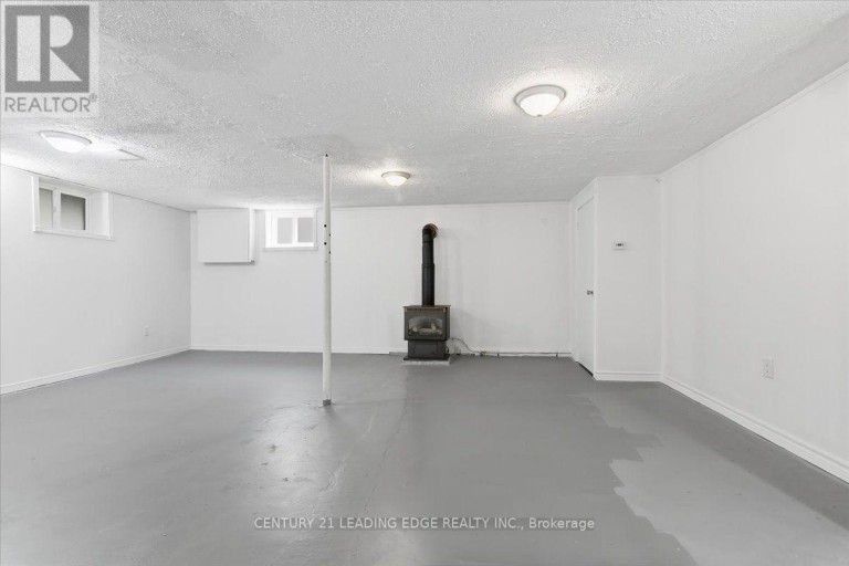 300 ANNSHEILA DRIVE, Georgina (Keswick South), Ontario, L4P3A5