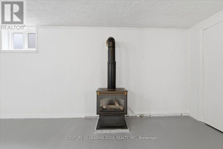 300 ANNSHEILA DRIVE, Georgina (Keswick South), Ontario, L4P3A5
