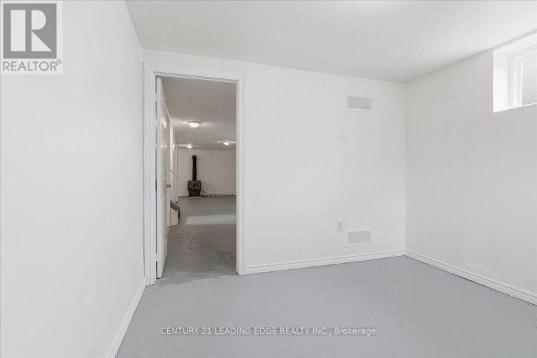 300 ANNSHEILA DRIVE, Georgina (Keswick South), Ontario, L4P3A5