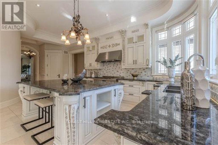 4 FIFESHIRE ROAD, Toronto (St. Andrew-Windfields), Ontario, M2L2G5