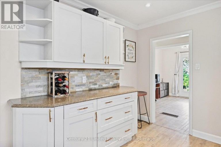 854 KAWARTHA DRIVE, Peterborough (Monaghan Ward 2), Ontario, K9J6L3