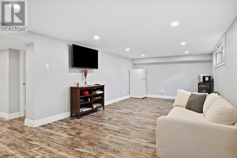 854 KAWARTHA DRIVE, Peterborough (Monaghan Ward 2), Ontario, K9J6L3
