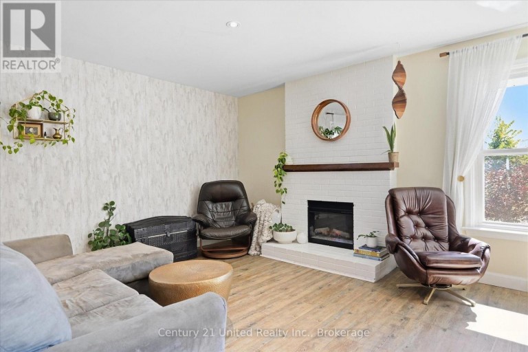 854 KAWARTHA DRIVE, Peterborough (Monaghan Ward 2), Ontario, K9J6L3