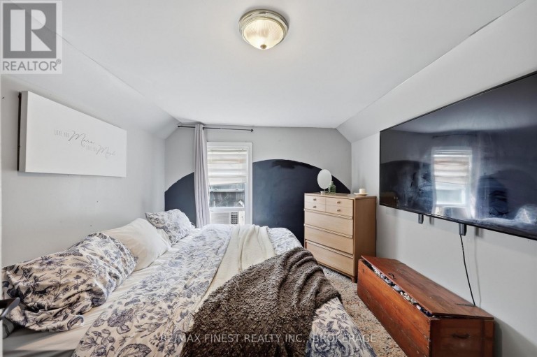 348 CHARLES STREET N, Gananoque, Ontario, K7G1V4