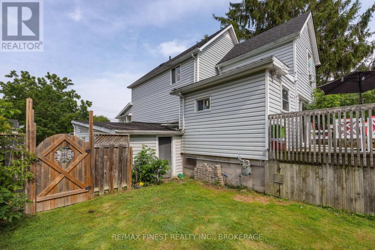 348 CHARLES STREET N, Gananoque, Ontario, K7G1V4