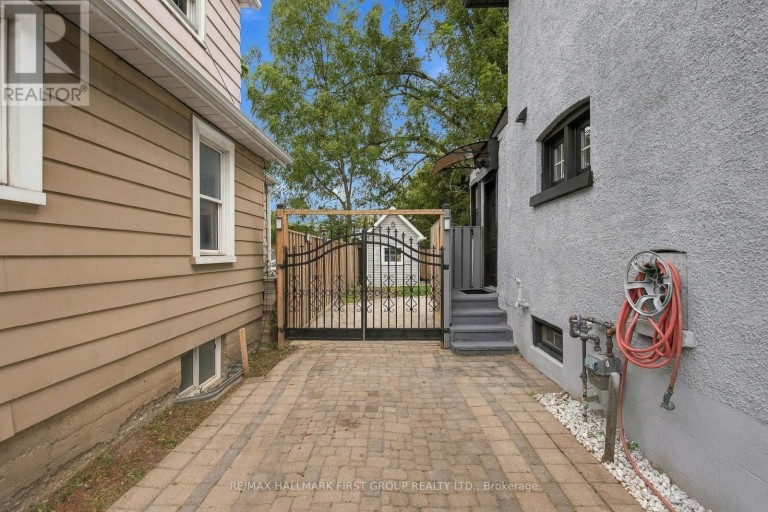 97 OLIVE AVENUE, Oshawa (Central), Ontario, L1H2P1