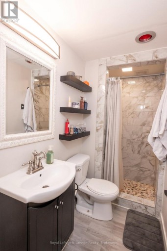 550 LANARK CRESCENT, Thunder Bay (County Park), Ontario, P7A7V6