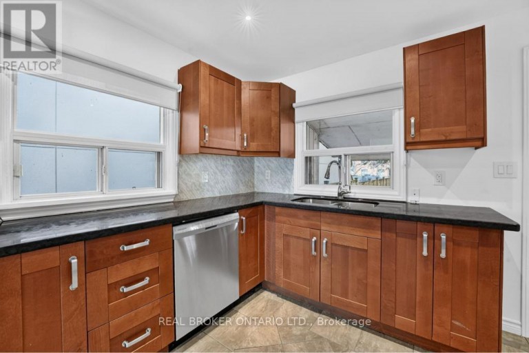 1024 ROOSEVELT ROAD, Mississauga (Lakeview), Ontario, L5G3Y8