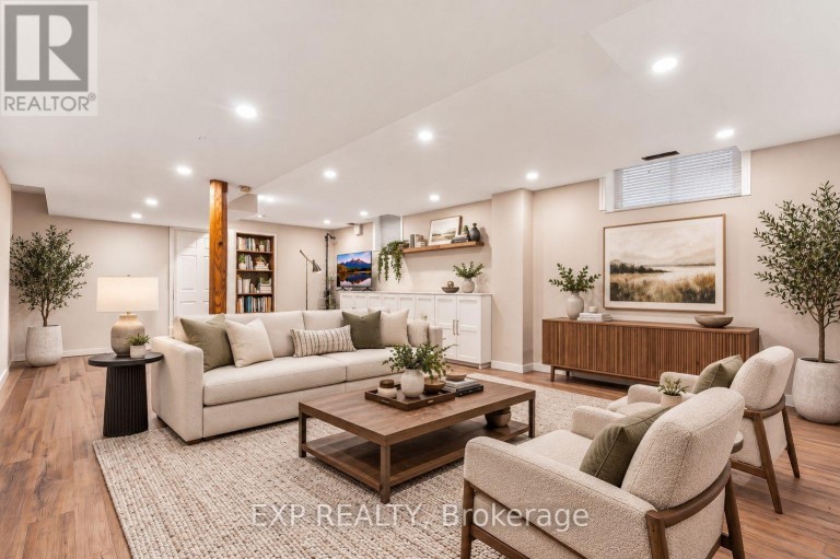 4365 VIOLET ROAD, Mississauga (East Credit), Ontario, L5V1J8