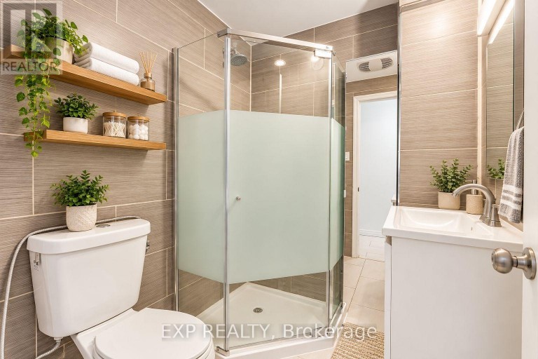 4365 VIOLET ROAD, Mississauga (East Credit), Ontario, L5V1J8
