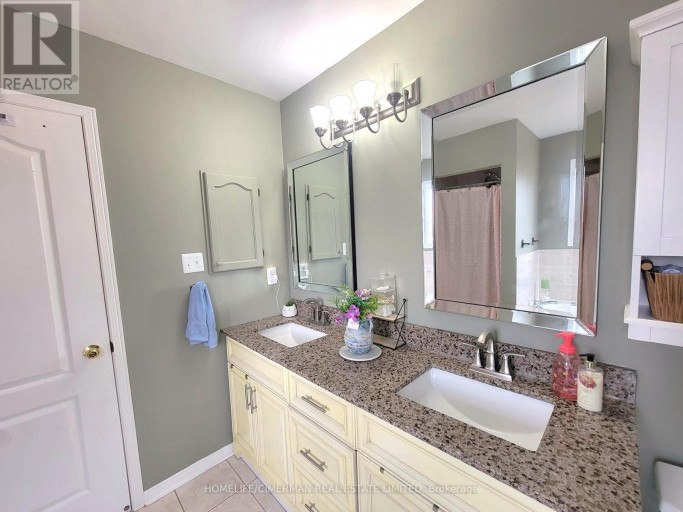 256 MCBRIDE CRESCENT, Newmarket (Summerhill Estates), Ontario, L3X2W4