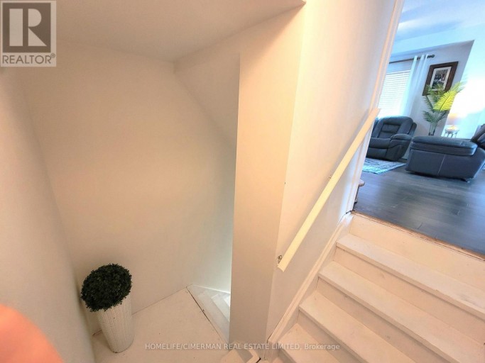 256 MCBRIDE CRESCENT, Newmarket (Summerhill Estates), Ontario, L3X2W4