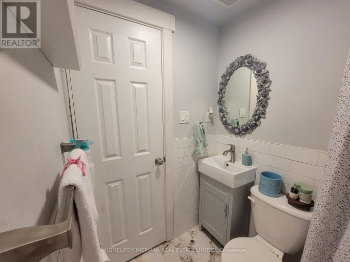 256 MCBRIDE CRESCENT, Newmarket (Summerhill Estates), Ontario, L3X2W4