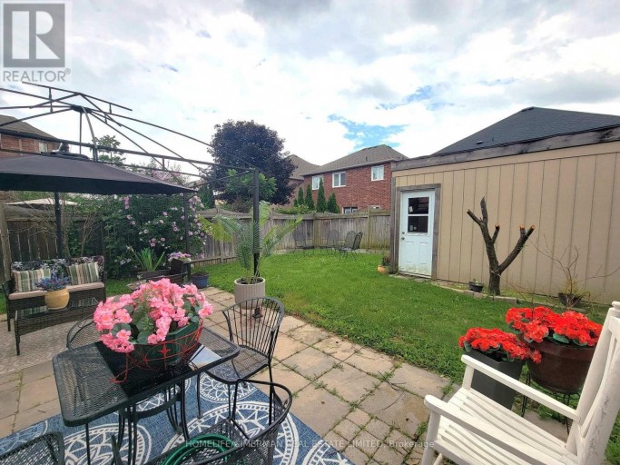 256 MCBRIDE CRESCENT, Newmarket (Summerhill Estates), Ontario, L3X2W4