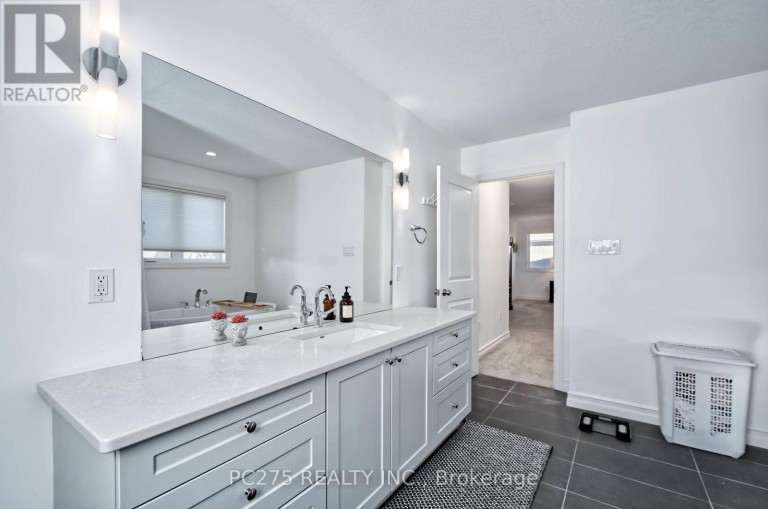 16 PEREGRINE AVENUE, Middlesex Centre (Kilworth), Ontario, N0L1R0