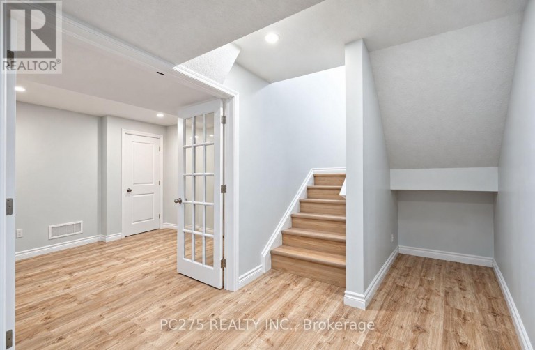16 PEREGRINE AVENUE, Middlesex Centre (Kilworth), Ontario, N0L1R0