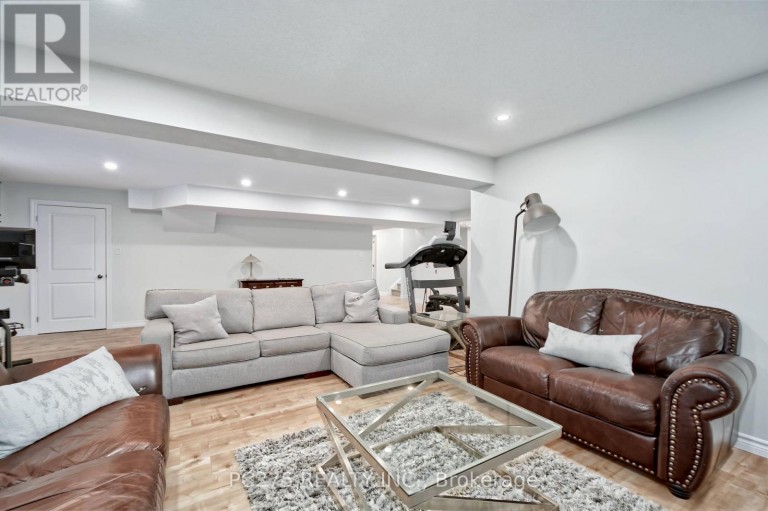 16 PEREGRINE AVENUE, Middlesex Centre (Kilworth), Ontario, N0L1R0