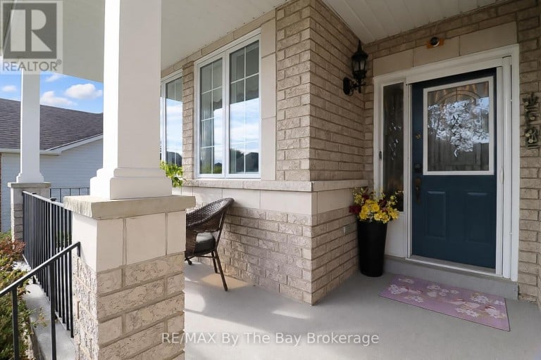 8 MIDDLEPORT DRIVE, Wasaga Beach, Ontario, L9Z3C1