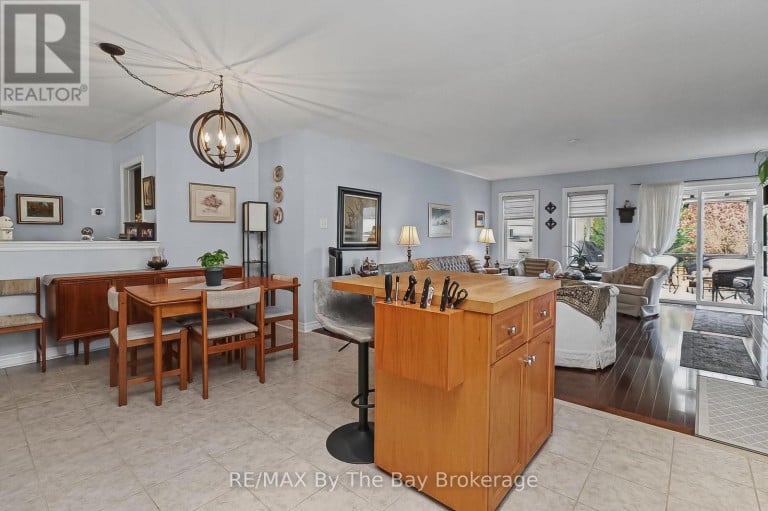 8 MIDDLEPORT DRIVE, Wasaga Beach, Ontario, L9Z3C1