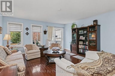 8 MIDDLEPORT DRIVE Wasaga Beach Ontario photo 3