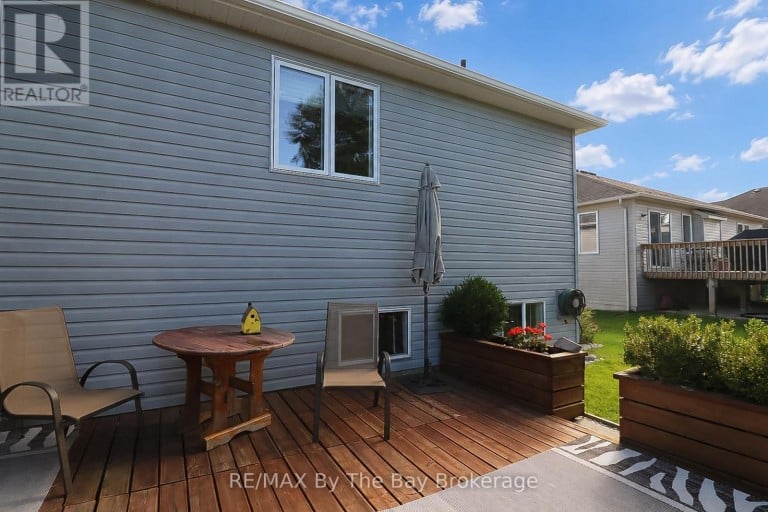8 MIDDLEPORT DRIVE, Wasaga Beach, Ontario, L9Z3C1