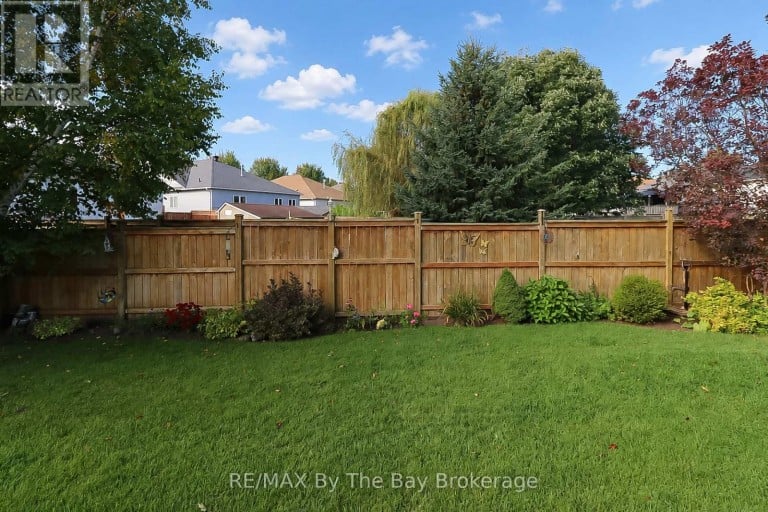 8 MIDDLEPORT DRIVE, Wasaga Beach, Ontario, L9Z3C1