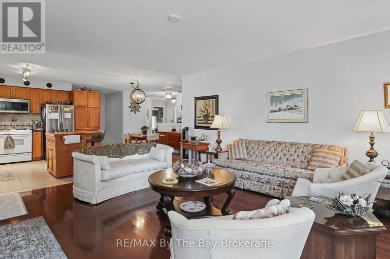 8 MIDDLEPORT DRIVE, Wasaga Beach, Ontario, L9Z3C1