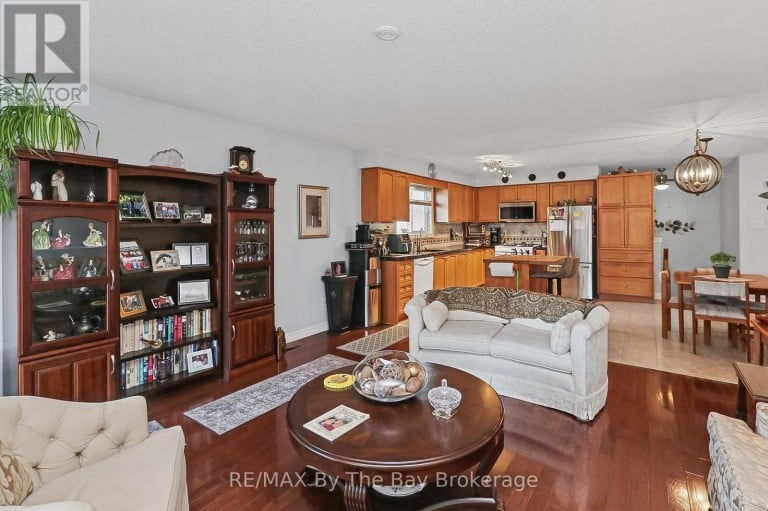 8 MIDDLEPORT DRIVE, Wasaga Beach, Ontario, L9Z3C1