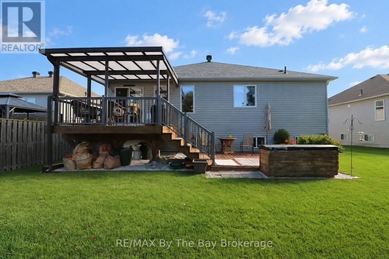 8 MIDDLEPORT DRIVE, Wasaga Beach, Ontario, L9Z3C1