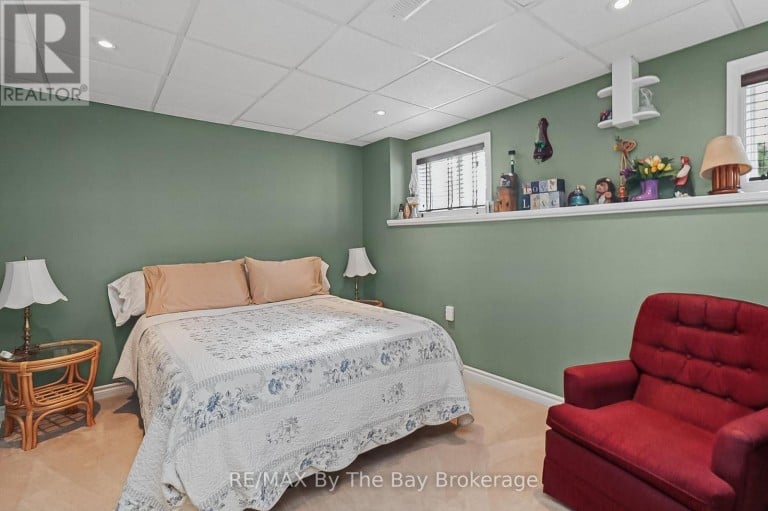 8 MIDDLEPORT DRIVE, Wasaga Beach, Ontario, L9Z3C1
