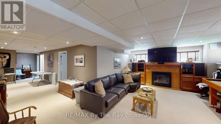 8 MIDDLEPORT DRIVE, Wasaga Beach, Ontario, L9Z3C1