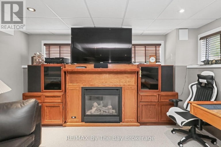 8 MIDDLEPORT DRIVE, Wasaga Beach, Ontario, L9Z3C1