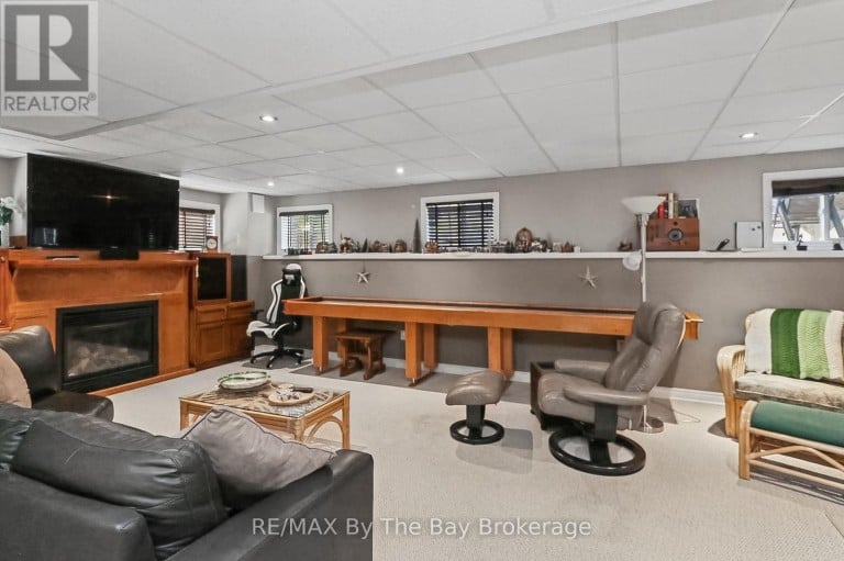 8 MIDDLEPORT DRIVE, Wasaga Beach, Ontario, L9Z3C1